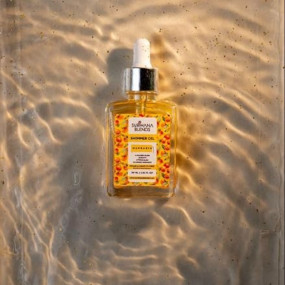 Surihana Blends Mandarin Body Shimmer Oil | Illuminating Glow | Hydrating & Nourishing | Natural Ingredients | Subtle Glow & Smooth Texture | Ideal for Special Occasions & Everyday Use 30 ML Bottle