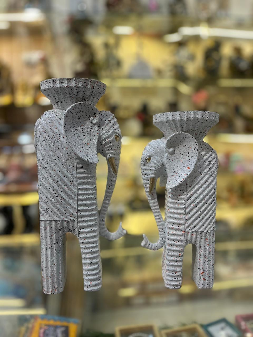 White Elephant Family Showpiece with Heart Trunk – Vastu Decor for Home & Gifting