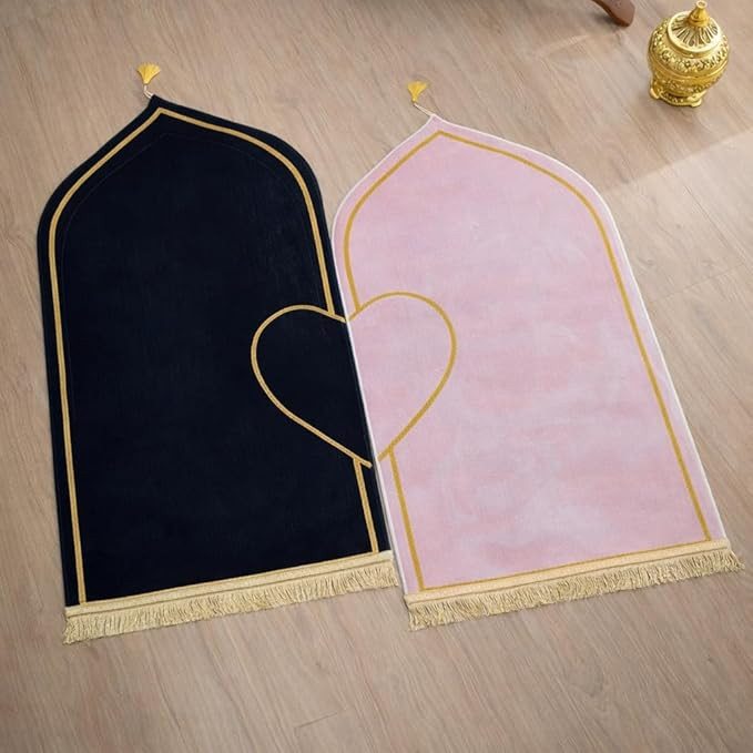 Couple Prayer Mat Set of 2 | Soft Velvet Muslim Janamaz Rugs for Husband & Wife | Black & Pink Heart Design | 110x70 cm, Ideal for Nikah Ramadan Hajj Umrah (Black and Pink)